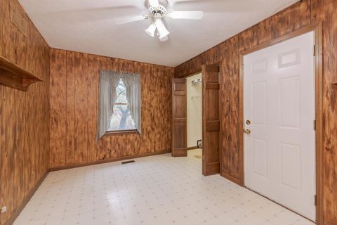 Tiny photo for 1402 E Indiana Avenue, Pontiac, IL 61764 (MLS # 12605394)