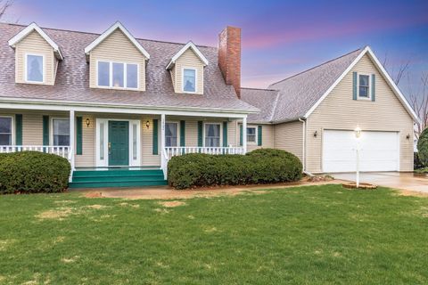 Tiny photo for 1402 E Indiana Avenue, Pontiac, IL 61764 (MLS # 12605394)