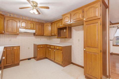 Tiny photo for 1402 E Indiana Avenue, Pontiac, IL 61764 (MLS # 12605394)