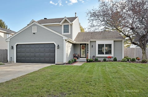 Photo of 873 Dartmoor Drive, Crystal Lake, IL 60014 (MLS # 12782441)