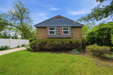 Photo of 6006 N LAWNDALE Avenue, Chicago, IL 60659 (MLS # 12645300)