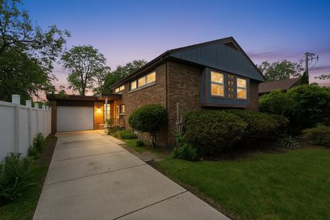 Tiny photo for 6006 N LAWNDALE Avenue, Chicago, IL 60659 (MLS # 12645300)