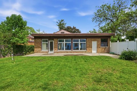 Tiny photo for 6006 N LAWNDALE Avenue, Chicago, IL 60659 (MLS # 12645300)