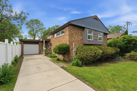 Tiny photo for 6006 N LAWNDALE Avenue, Chicago, IL 60659 (MLS # 12645300)