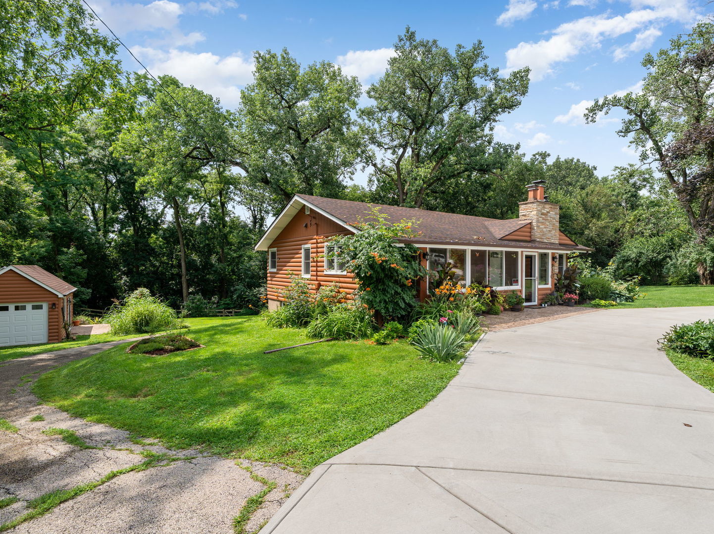 1412 MAPLE Road