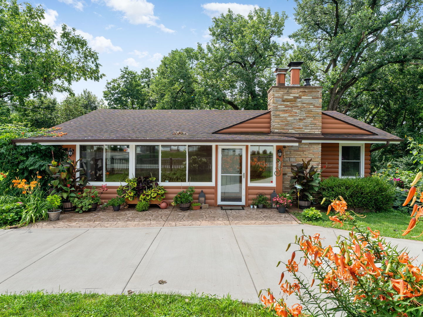 1412 MAPLE Road