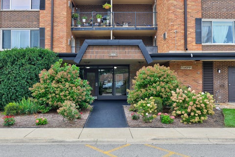 Tiny photo for 1206 S New Wilke Road #403, Arlington Heights, IL 60005 (MLS # 12771323)