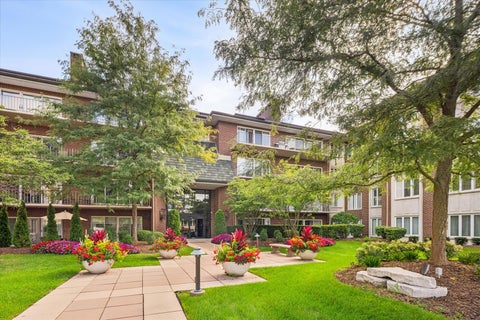 Tiny photo for 5 Oak Brook Club Drive #S304, Oak Brook, IL 60523 (MLS # 12730957)