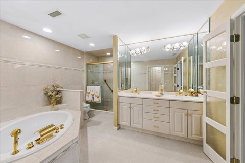 Tiny photo for 5 Oak Brook Club Drive #S304, Oak Brook, IL 60523 (MLS # 12730957)