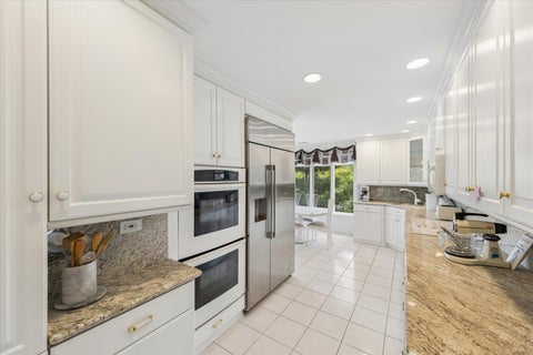 Tiny photo for 5 Oak Brook Club Drive #S304, Oak Brook, IL 60523 (MLS # 12730957)