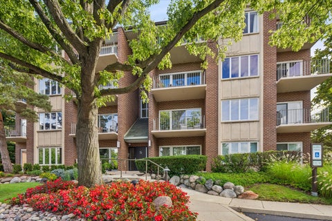 Tiny photo for 5 Oak Brook Club Drive #S304, Oak Brook, IL 60523 (MLS # 12730957)