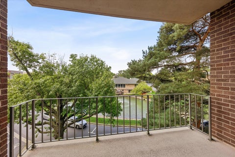 Tiny photo for 5 Oak Brook Club Drive #S304, Oak Brook, IL 60523 (MLS # 12730957)