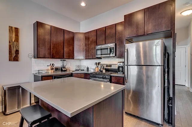 853 N Winchester Avenue 1R