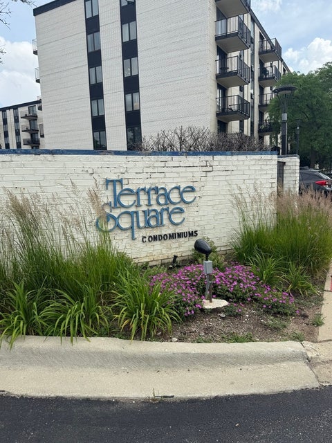 Photo of 9701 Dee Road #4K, Niles, IL 60714 (MLS # 12703070)