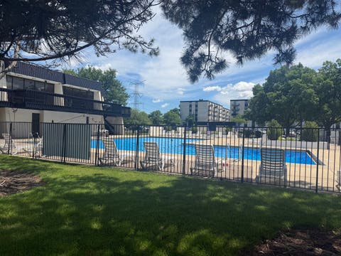 Tiny photo for 9701 Dee Road #4K, Niles, IL 60714 (MLS # 12703070)