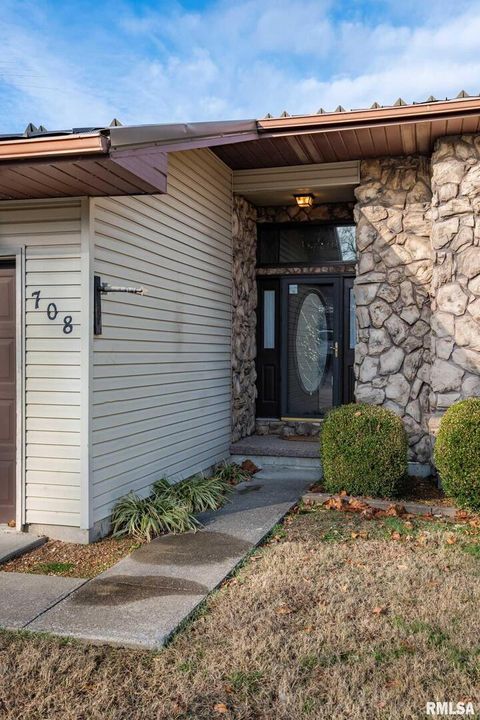 Tiny photo for 708 PAWNEE Street, Duquoin, IL 62832 (MLS # EB460666)