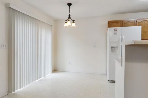 Tiny photo for 1204 Colonial Avenue, Bloomington, IL 61701 (MLS # 12512907)