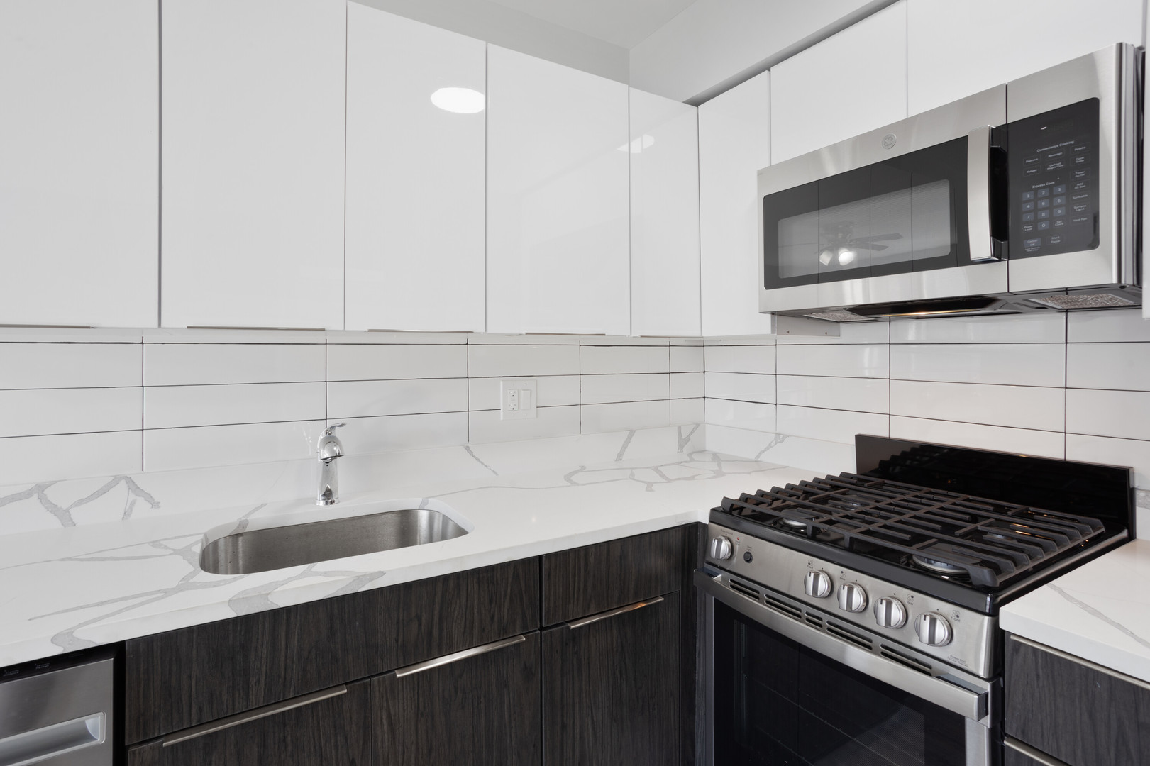 6758 N Sheridan Avenue 434