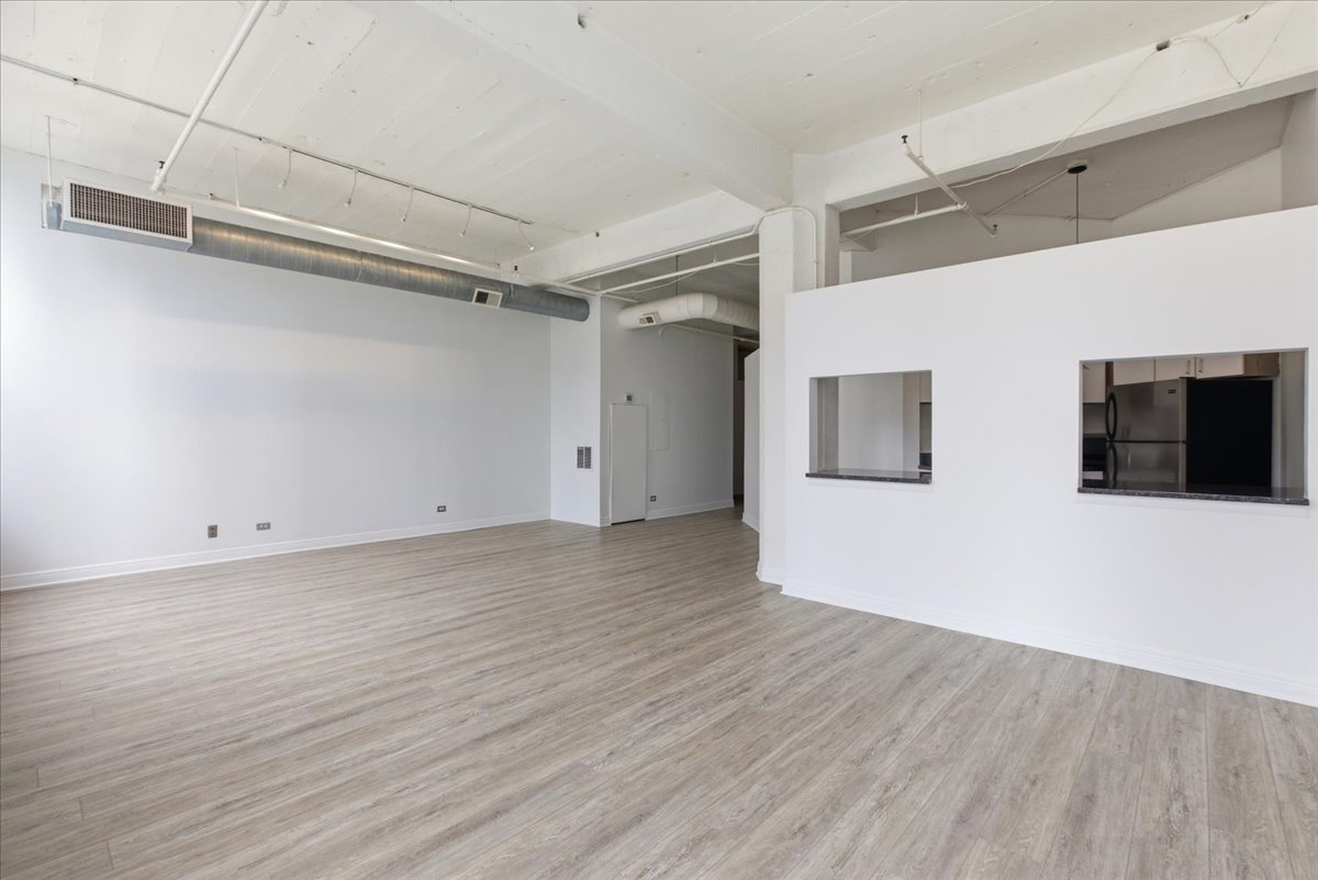 124 W Polk Street 405