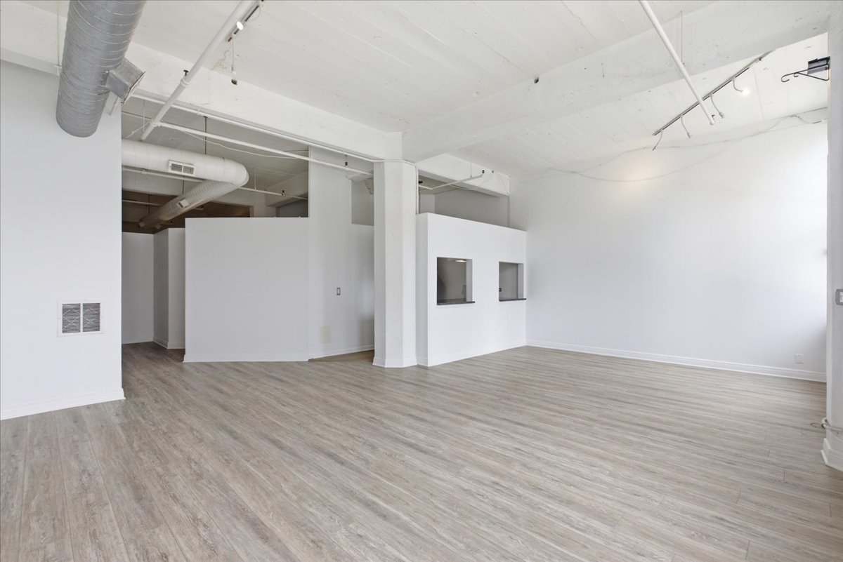 124 W Polk Street 405