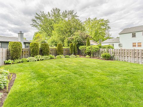 Tiny photo for 5 Knight Hill Lane, Buffalo Grove, IL 60089 (MLS # 12644443)