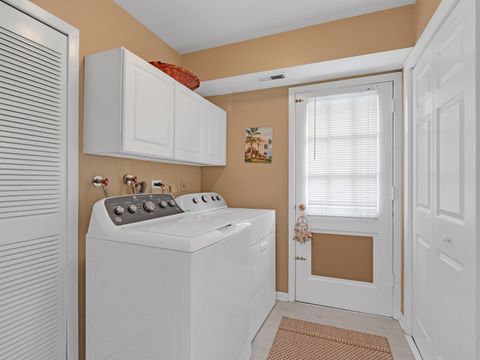 Tiny photo for 5 Knight Hill Lane, Buffalo Grove, IL 60089 (MLS # 12644443)