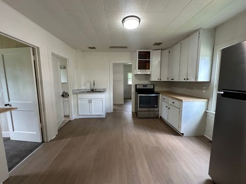 Tiny photo for 612 E Pierce Street, Macomb, IL 61455 (MLS # 12682888)