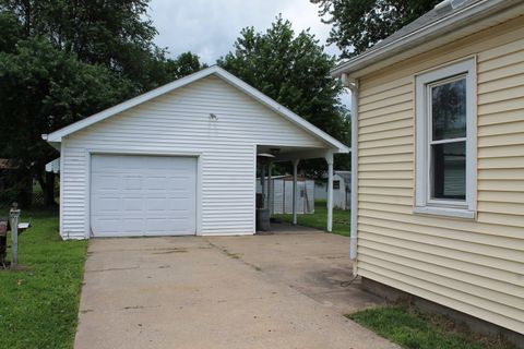 Tiny photo for 612 E Pierce Street, Macomb, IL 61455 (MLS # 12682888)