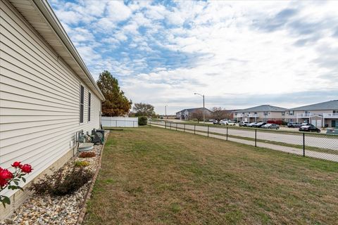 Tiny photo for 1101 Rader Run, Bloomington, IL 61704 (MLS # 12510869)