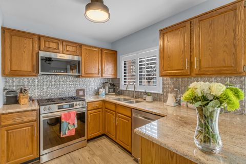 Tiny photo for 2828 Ashton Court, Westchester, IL 60154 (MLS # 12593459)