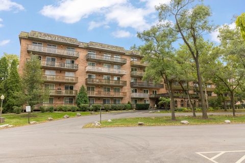 Tiny photo for 500 Redondo Drive #409, Downers Grove, IL 60516 (MLS # 12479718)