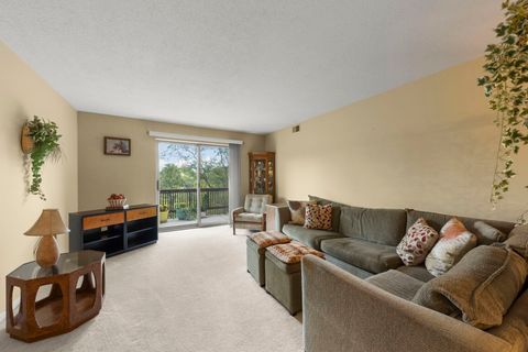 Tiny photo for 500 Redondo Drive #409, Downers Grove, IL 60516 (MLS # 12479718)