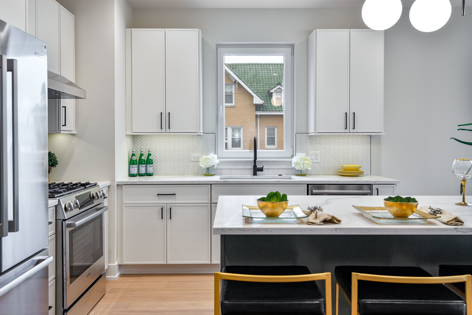 5256 W Newport Avenue