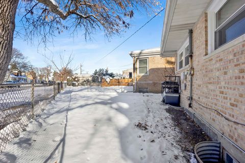Tiny photo for 5360 N Lynch Avenue, Chicago, IL 60630 (MLS # 12530114)