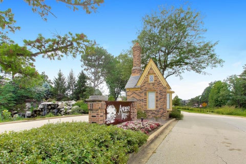Tiny photo for 7 The Court Of Hidden Bay, Northbrook, IL 60062 (MLS # 12692161)