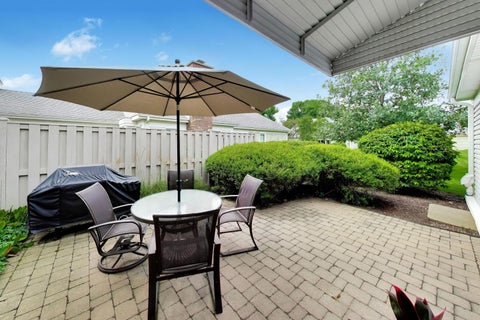 Tiny photo for 7 The Court Of Hidden Bay, Northbrook, IL 60062 (MLS # 12692161)