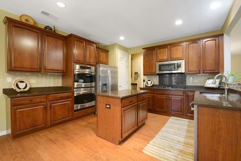 Tiny photo for 585 Tuscan View Drive, Elgin, IL 60124 (MLS # 12600423)