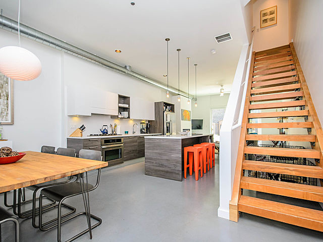 2803 W Shakespeare Avenue