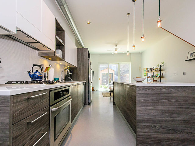 2803 W Shakespeare Avenue