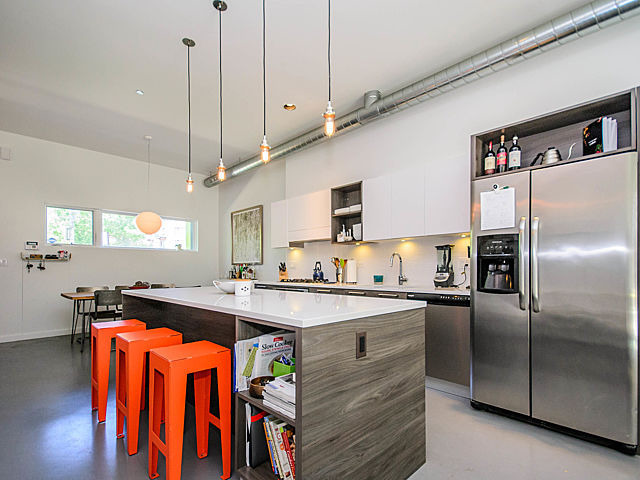 2803 W Shakespeare Avenue