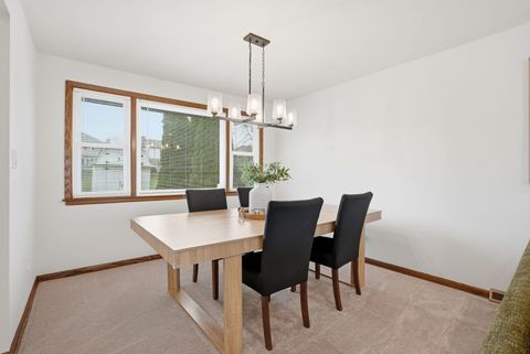 Tiny photo for 9S315 Cumnor Road, Downers Grove, IL 60516 (MLS # 12591486)