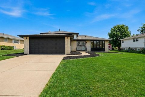 Tiny photo for 9S315 Cumnor Road, Downers Grove, IL 60516 (MLS # 12591486)