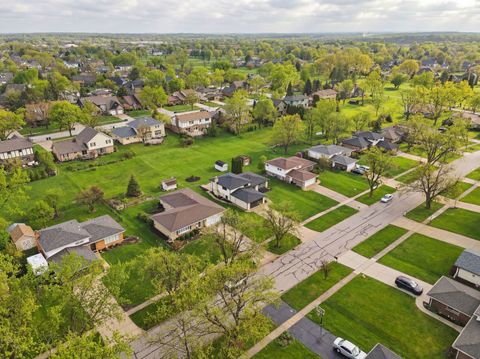 Tiny photo for 9S315 Cumnor Road, Downers Grove, IL 60516 (MLS # 12591486)