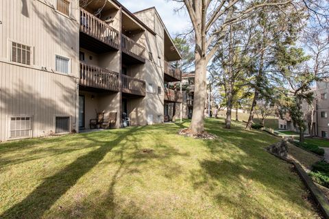 Tiny photo for 53 Oak Hill Colony #6, Fox Lake, IL 60020 (MLS # 12522725)