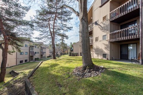 Tiny photo for 53 Oak Hill Colony #6, Fox Lake, IL 60020 (MLS # 12522725)