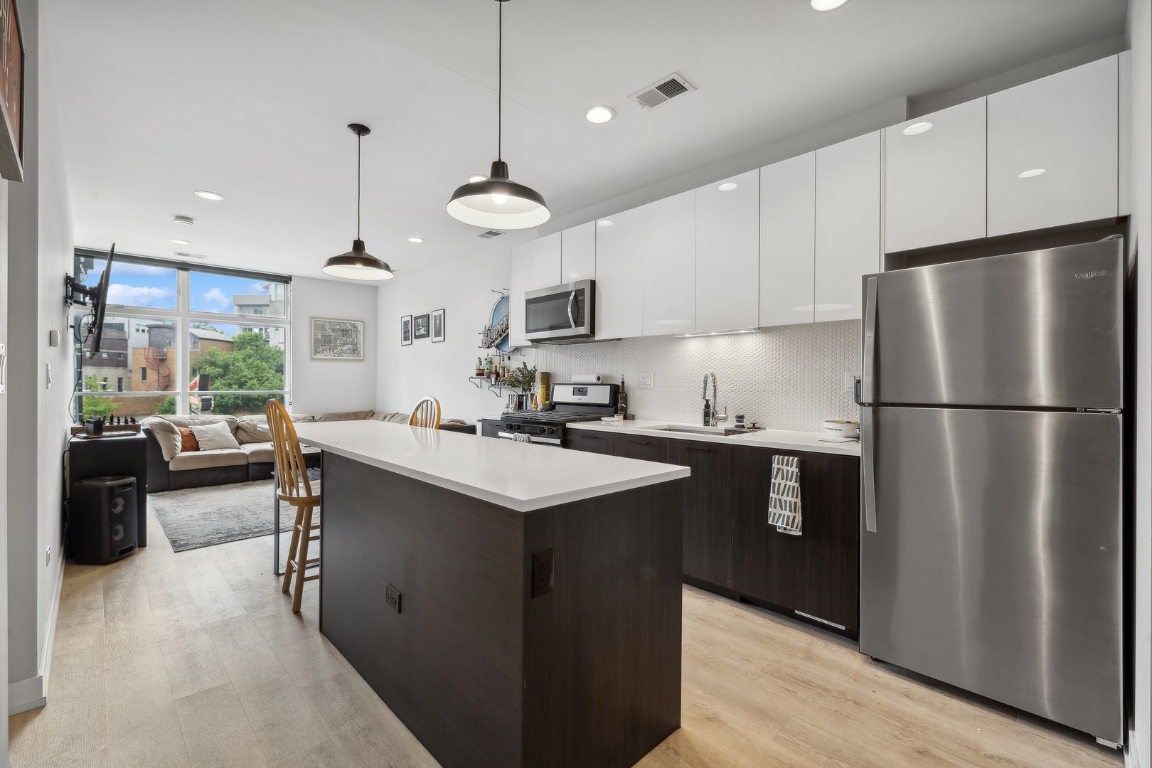 713 N Milwaukee Avenue 601