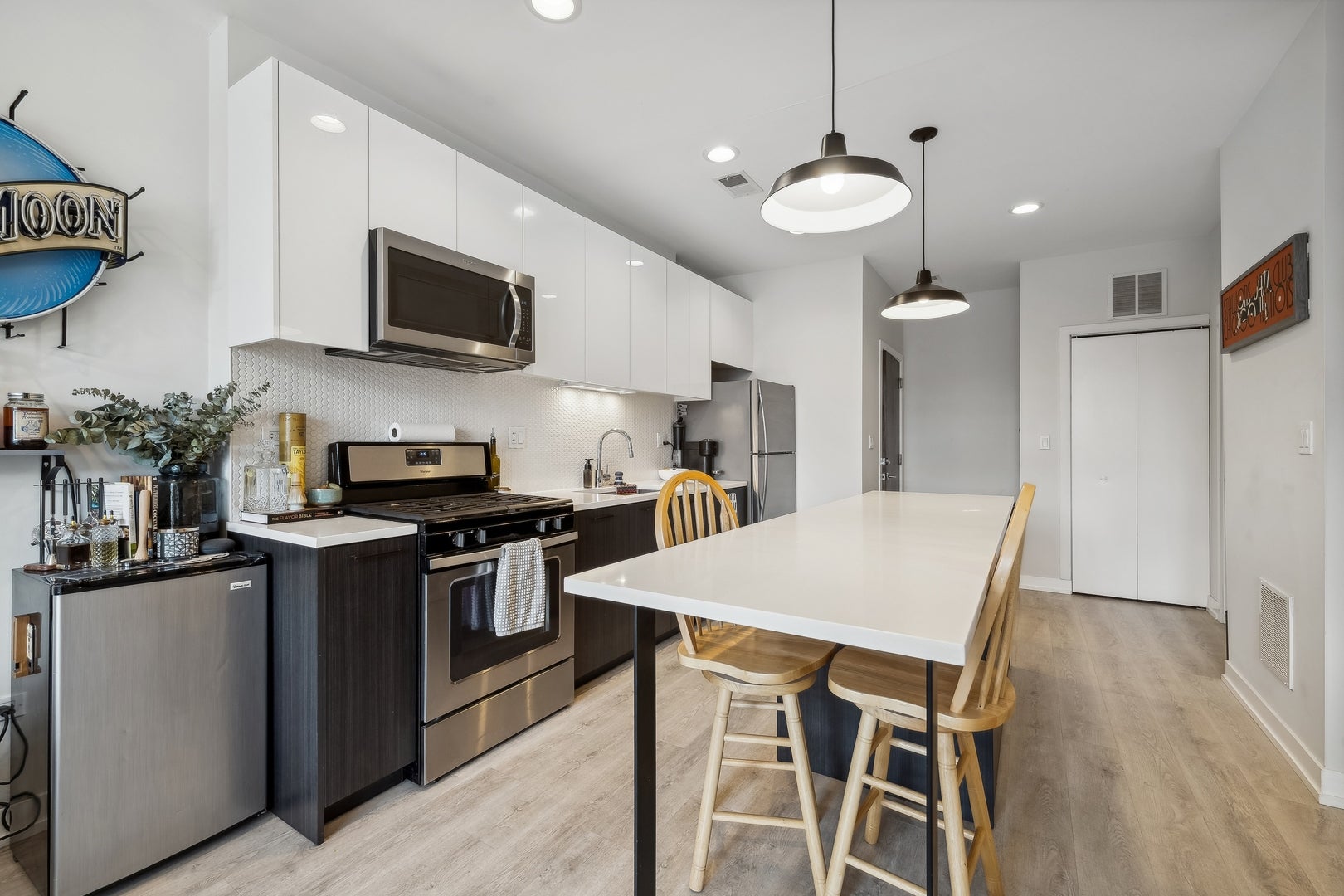 713 N Milwaukee Avenue 601