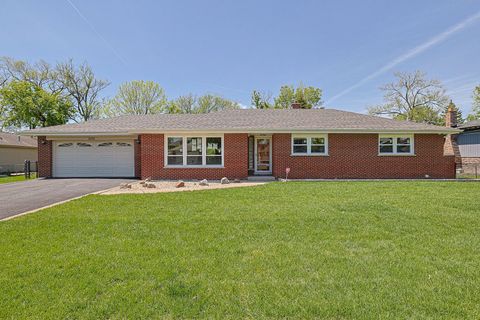 Photo of 2232 Sprucewood Avenue, Des Plaines, IL 60018 (MLS # 12639131)