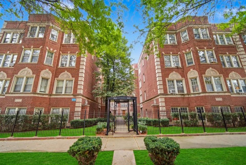 Photo of 6135 N HOYNE Avenue #3, Chicago, IL 60659 (MLS # 12767990)