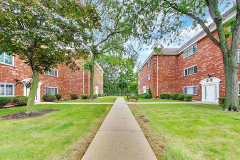 Tiny photo for 6876 W Touhy Avenue #3E, Niles, IL 60714 (MLS # 12766409)